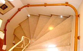 Durchlaufender Handlauf an einer Wendeltreppe